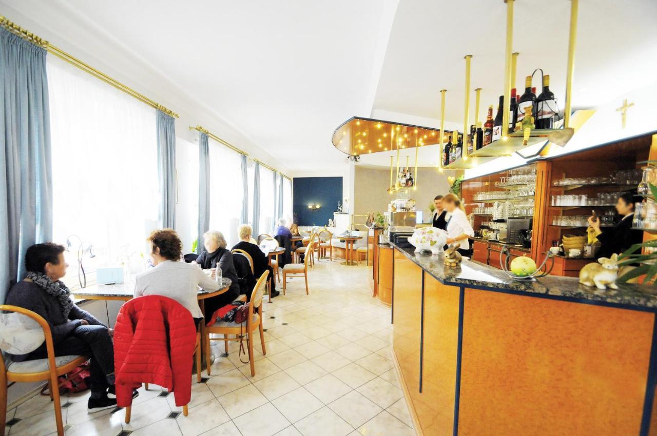 Cafe Am Donautor Hotel เคลไฮม์ ภายนอก รูปภาพ
