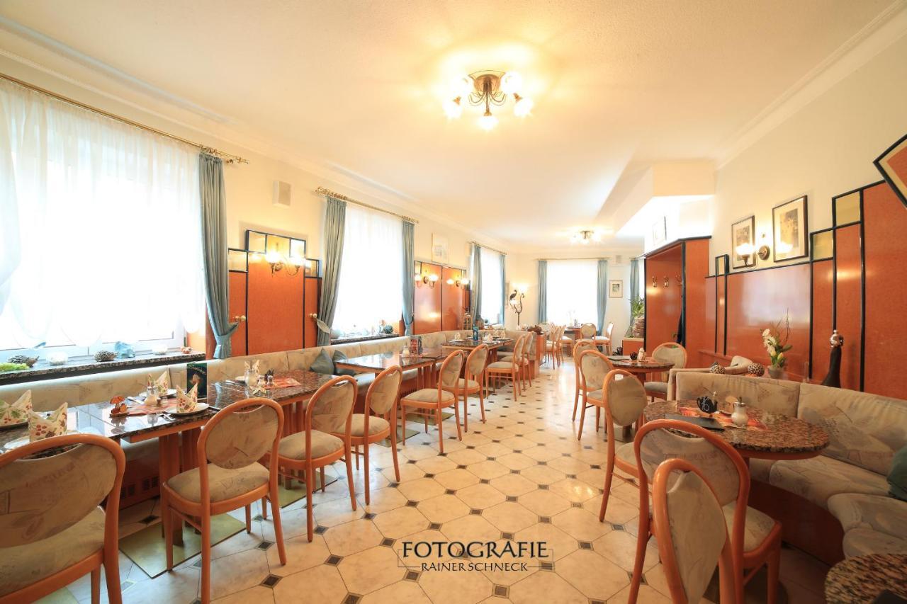 Cafe Am Donautor Hotel เคลไฮม์ ภายนอก รูปภาพ