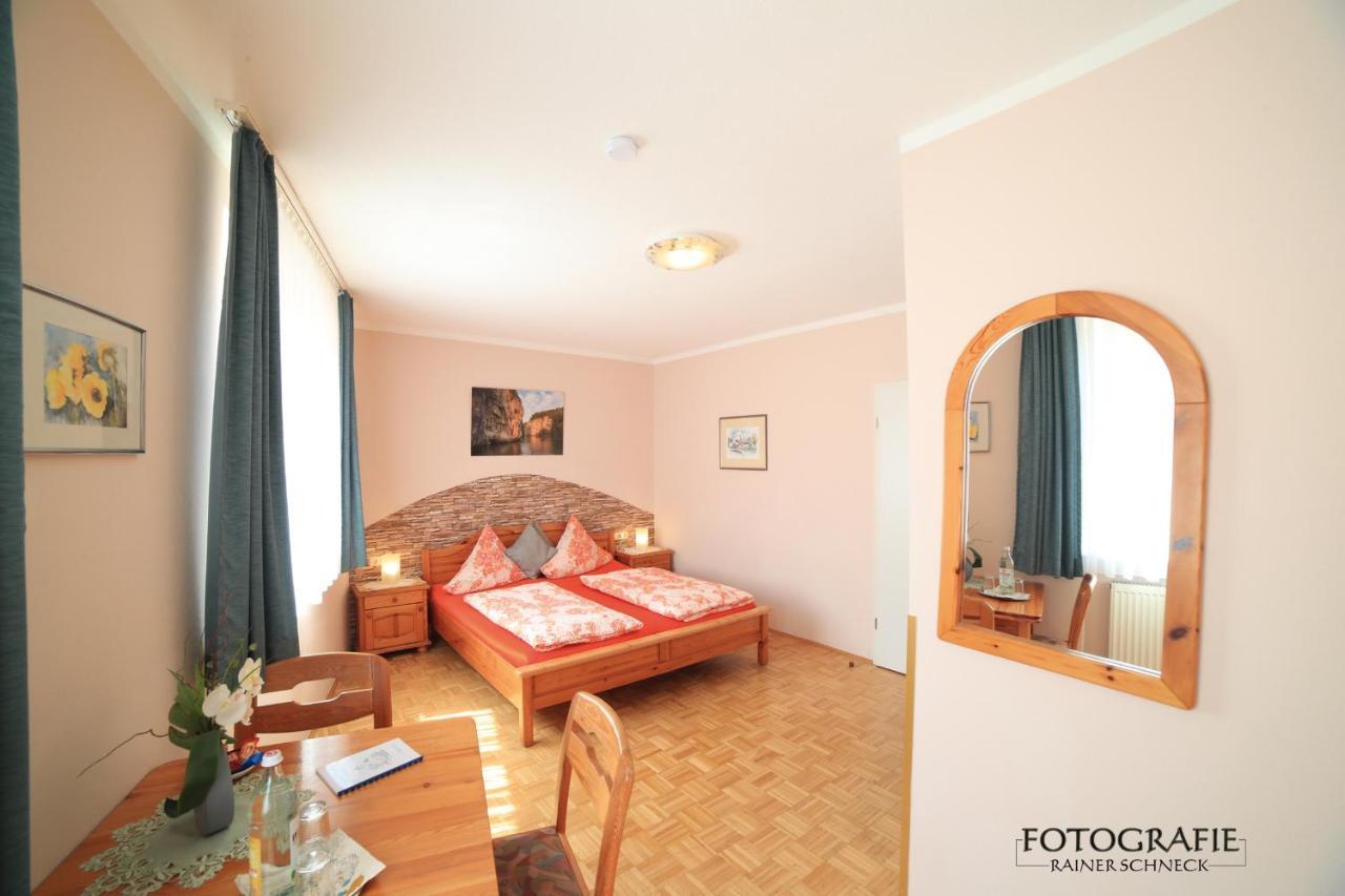 Cafe Am Donautor Hotel เคลไฮม์ ภายนอก รูปภาพ